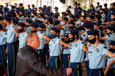 195 colégios cívico militares recebem kits finais do uniforme Agência