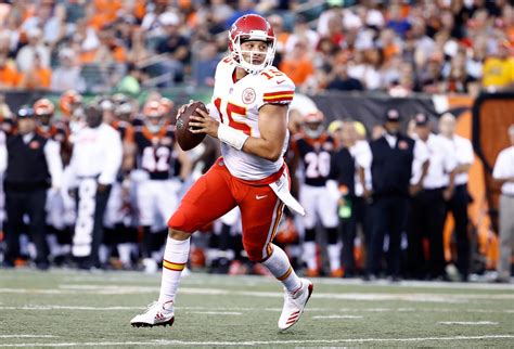 Comparing Patrick Mahomes to the NFL's rookie quarterback class