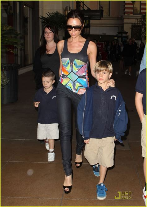 Victoria Beckham: Family Feature Fun: Photo 2406732 | Brooklyn Beckham, Celebrity Babies, Cruz ...