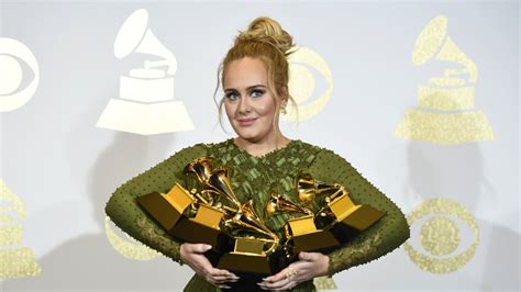 Adele Gewinnt Grammy Für Das Beste Album Des Jahres Unterhaltung