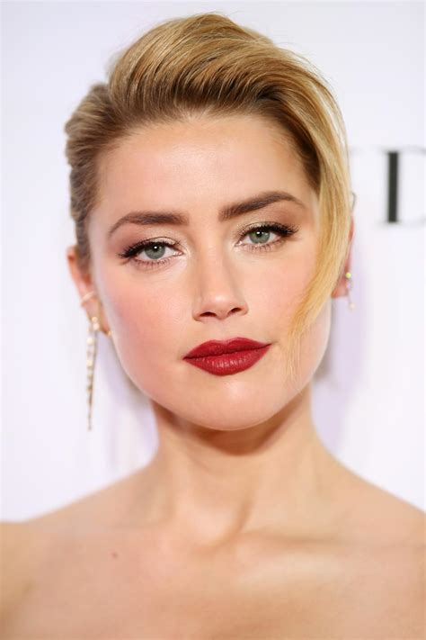 Amber Heard Wore A Valentino Swim Cap To Aquaman World Premiere