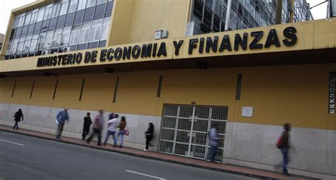 Ministerio de Economía transfiere S 129 millones a universidades