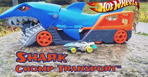 Hot Wheels GVG36 Hungriger Hai Transporter für 15 statt 24