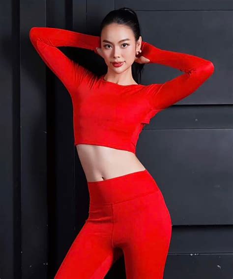 N Y T Loan Barbie M C O B Ba Thi Gi I B N Marathon Hot Girl Vy Phan C Y Km D P L