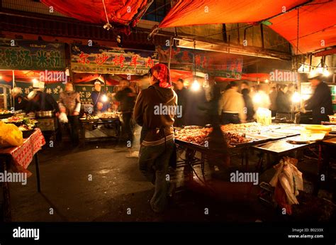 Night market in China Stock Photo - Alamy