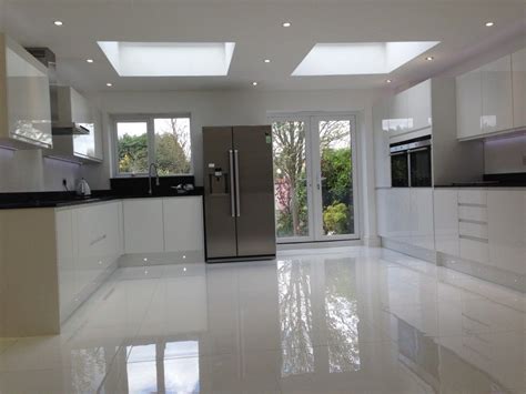 20 High Gloss Tiles In Kitchen