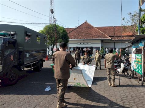 Operasi Penertiban Spanduk Ilegal Di Kawasan Kota Satpolpp Kabupaten