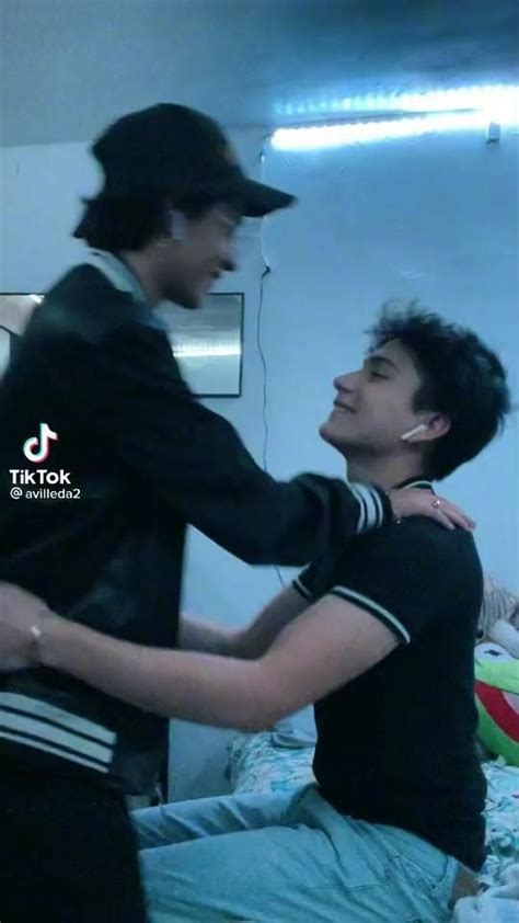 𝘤𝘶𝘵𝘪𝘦𝘦𝘦𝘦𝘦 Cute Couples Kissing Cute Couples Goals Gay Aesthetic Couple Aesthetic Character