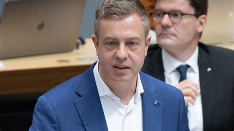 Ein Haushalt der leeren Versprechungen Opposition übt scharfe Kritik