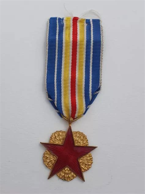 MÉDAILLE DES BLESSÉS de guerre étoile émaillée feuillage arrondi EUR