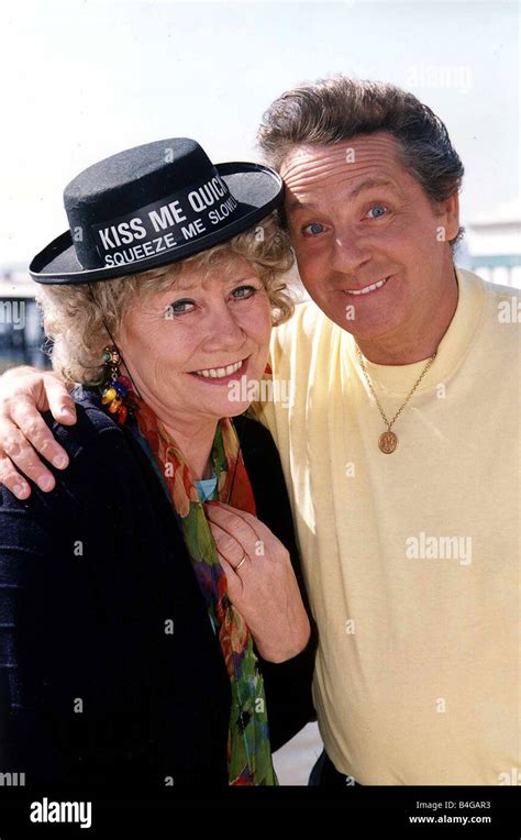 Liz Dawn Actress who plays Vera Duckworth of Coronation Street with ...