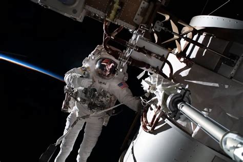 Nasa Taps Collins Aerospace To Develop New Space Station Spacesuits