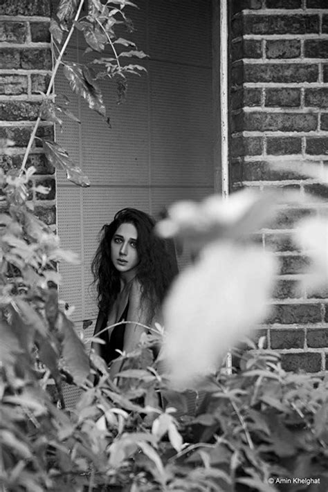 9 Hot Sexy Zar Amir Ebrahimi Bikini Pics