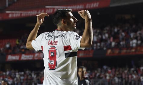 Destaque Do S O Paulo Calleri Chega A Gols Como Profissional