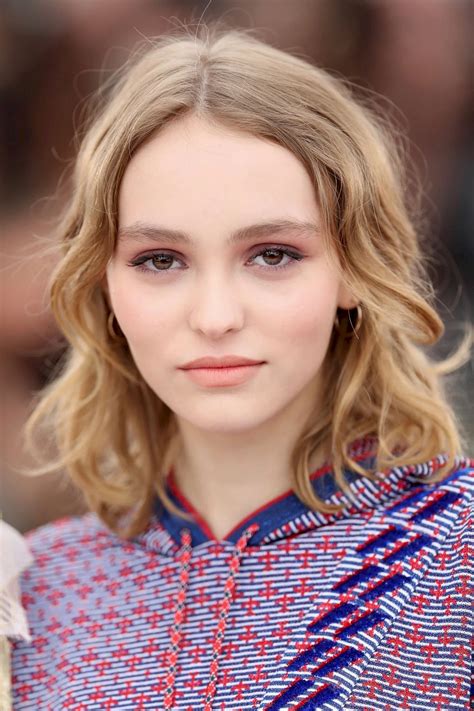 Lily Rose Depp Sa Biographie Filmographie Et Quelques Photos