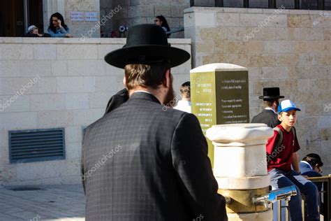 Jerusalén Israel mayo 14 2018 personas religiosas desconocidas frente