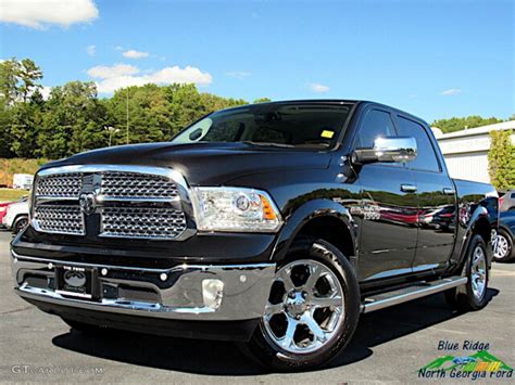 2018 Brilliant Black Crystal Pearl Ram 1500 Laramie Crew Cab 4x4