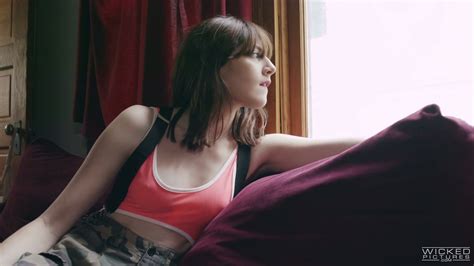 Hottie With Natural Tits Nikki Peach Is Fucked Missionary Style