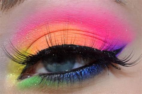 Tips on How to Wear Rainbow Makeup - Rainbow Makeup Ideas - Pretty Designs