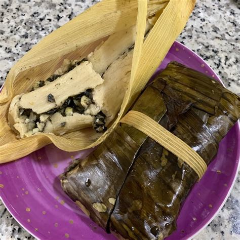 Vegan Ville Tamal de huitlacoche y tamal oaxaqueño de rajas y habanero