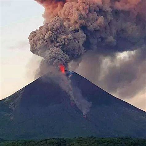 Nicaraguas Momotombo Volcano Erupts For 1st Time In 110 Years