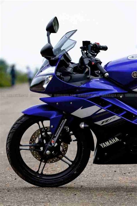 Yamaha R V Vs Yamaha R V Iamabiker