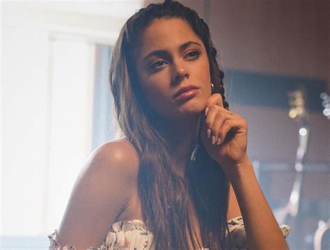 Y todo eso es de ella La sensualísima foto de Tini en bikini