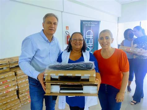 Educa O Realiza Entrega De Notebooks As Diretoras Das Escolas