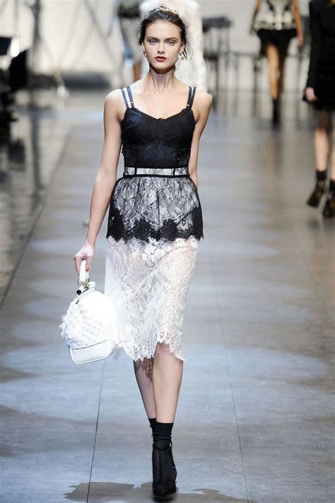 Как пришить кружево к подолу платья, к ткани на низу юбки вручную