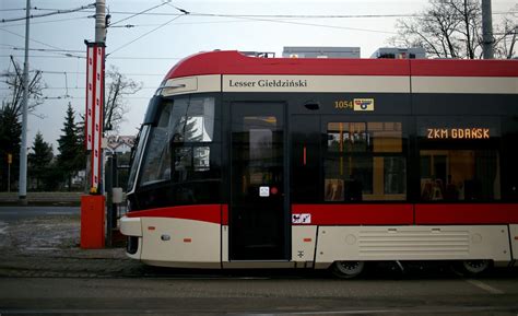 Tramwaj w Gdańsku przy przystanku Uniwersytet Medyczny potrącił 12