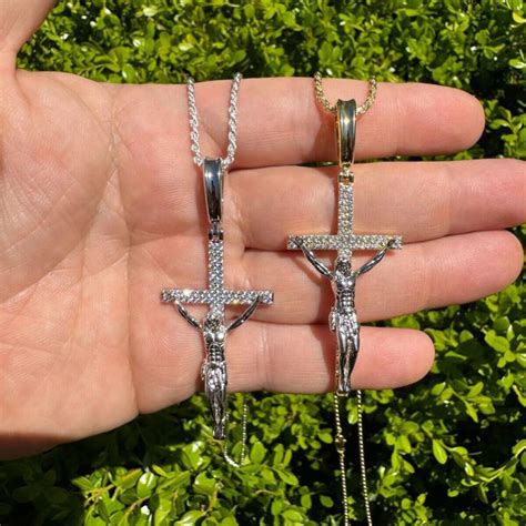 Iced Jesus On Cross Pendant Helloice