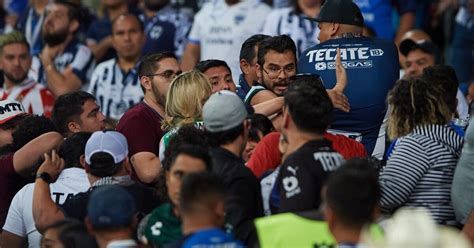 Rayados De Monterrey Fans Inician Riña En Tribunas Del Estadio Bbva