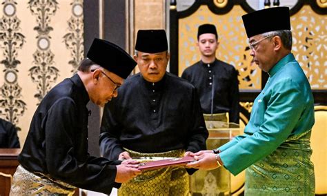 Malaysias Anwar Becomes Prime Minister Ending Decades Long Wait The