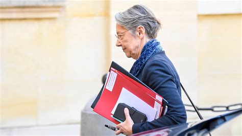 Élisabeth Borne reçoit à Matignon les syndicats et le patronat