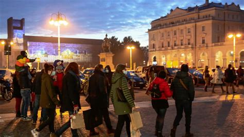 Effetto Covid A Novara Assunzioni Commercio E Turismo Pagano Il Conto