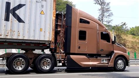 NUEVAS TRACTOMULAS COLOMBIANAS POR EL OCCIDENTE ANTIOQUEÑO KENWORTH