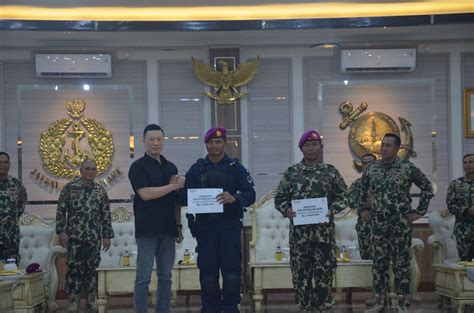 Bendera Merah Putih Terbesar Korps Marinir Berhasil Pecahkan Rekor