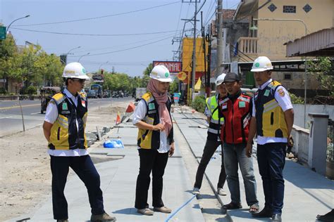 Pembangunan Jalur Pedestrian Di Jalan PB Sudirman Ngawi Dinas PUPR Ngawi