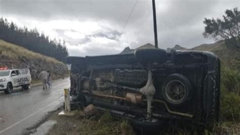 Pistas Mojadas Ocasiona Volcadura De Camioneta Accidente Deja 1 Muerto