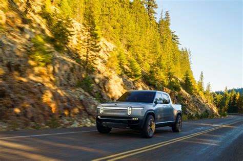 Salon De Los Angeles 2018 Rivian Dévoile Le R1t Un Pick Up électrique