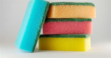 Почему кухонные губки разного цвета и как их правильно использовать ...