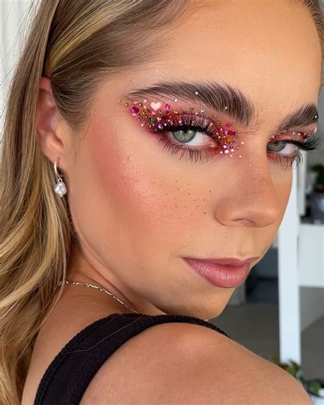 30 Creative Festival Makeup Looks To Match Your Outfit In 2024