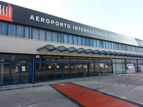 Tra Rimini E Ancona Scoppia La Guerra Degli Aeroporti