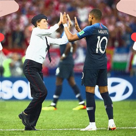 I Sad Je Slu Beno Pussy Riot Idu U Zatvor Zbog Prekida Utakmice Izme U Francuske I Hrvatske