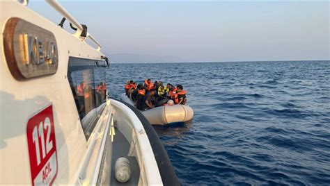 İzmir açıklarında Yunanistan ın geri ittiği 125 düzensiz göçmen kurtarıldı