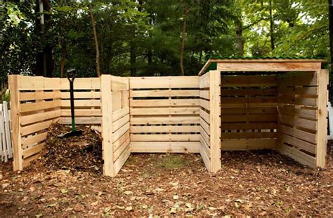 12 Impressive Pallet Fence Ideas Anyone Can Build - Off Grid World