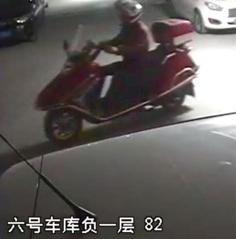 男子丢车后两周才发现 两贼开小轿车偷摩托车 摩托车 小轿车 民警 新浪新闻