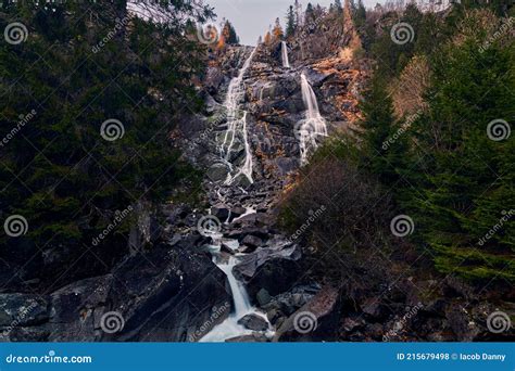 Hermosas Cascadas Nardis En Val Di Genova Adamellobrenta Parque Natural