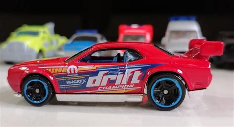 Hot Wheels 2018 Nightburnerz 5 Pack Dodge Challenger Drift Car Red Loose Hobbies And Toys