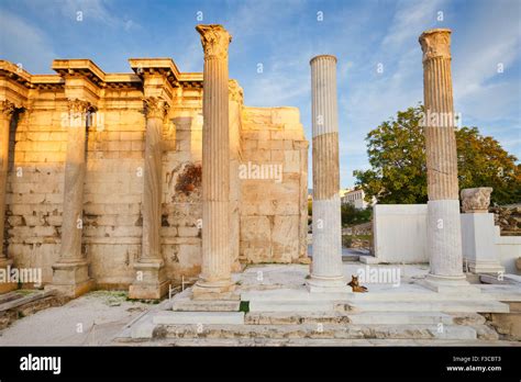 Restos De La Biblioteca De Adriano En Plaka En Atenas Grecia